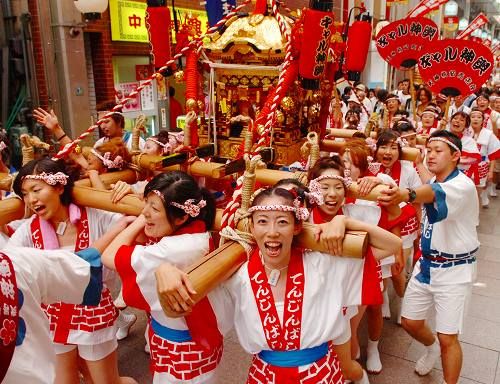 Lễ hội Tenjin ở Nhật Bản