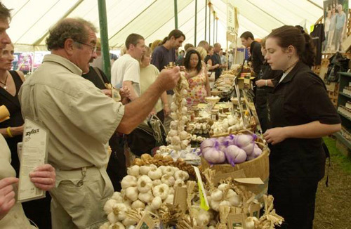 Khắp Gilroy tràn ngập hương vị của tỏi Khắp Gilroy tràn ngập hương vị của tỏi