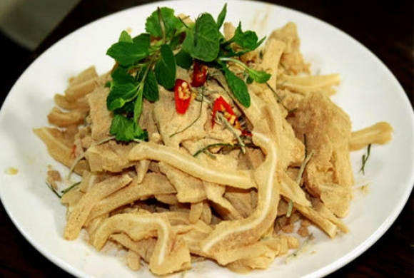 Nem tai bà Hồng