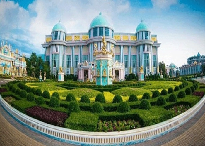 Lâu đài tỷ phú Baan Sukhawadee 