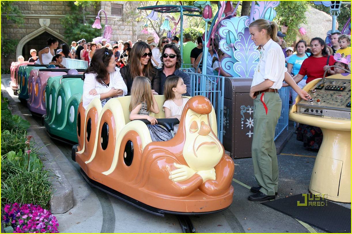 Những trò chơi ở Disneyland