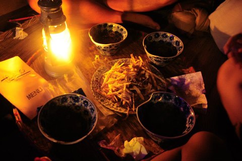 Quà khuya trên sông Hoài