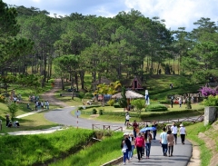 Đánh dấu tình yêu ở Thung lũng Tình Yêu Đà Lạt