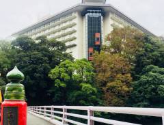 Cây cầu đi bộ Ajisai Bashi thu hút khách du lịch đến Hakone