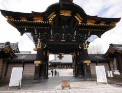 Chùa Nishi Hongan-ji - ngôi chùa đứng đầu của giáo phái Jodo Shinshu Hongan-ji