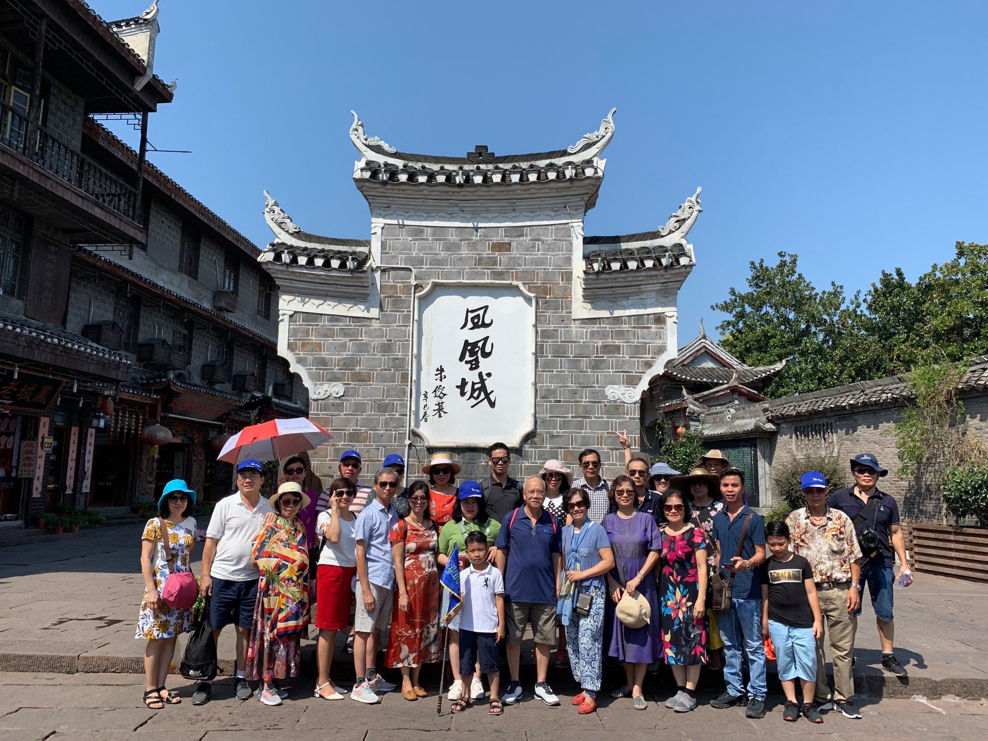 du lịch phượng hoàng cổ trấn