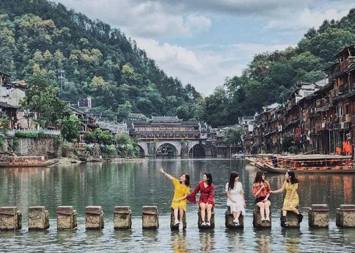 Du Lịch Trung Quốc: HCM - Trương Gia Giới - Thành Cổ Phượng Hoàng 5 Ngày