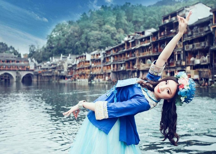 Du Lịch Trung Quốc: HCM - Trương Gia Giới - Thành Cổ Phượng Hoàng 5 Ngày