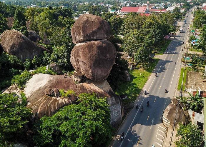 Du Lịch Miền Nam: HCM - Suối Mơ - Đá Ba Chồng 1 Ngày