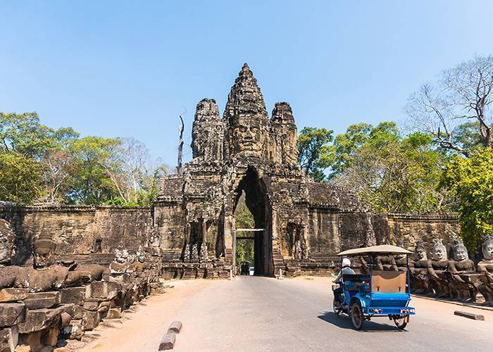 Du lịch Campuchia: Tham quan cung điện Hoàng gia 2N1Đ