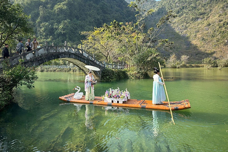 Du Lịch Trung Quốc: Hà Nội - Trà Lĩnh -  Thành Phố Tịnh Tây - Nga Tuyền - Phố Cổ Cẩm Tú - Cổ Long Đại Hiệp Cốc - Hang Pắc Bó - Thác Bản Giốc 3 Ngày Đường Bộ
