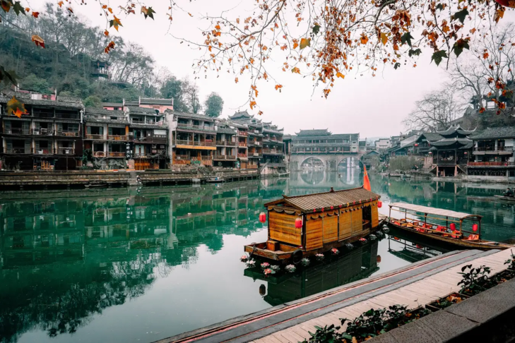 Du Lịch Trung Quốc: Hà Nội - Trường Sa - Trương Gia Giới - Phượng Hoàng Cổ Trấn - Thiên Môn Sơn - Hồ Bảo Phong 4 Ngày 4 Đêm Bay Qingdao Airlines