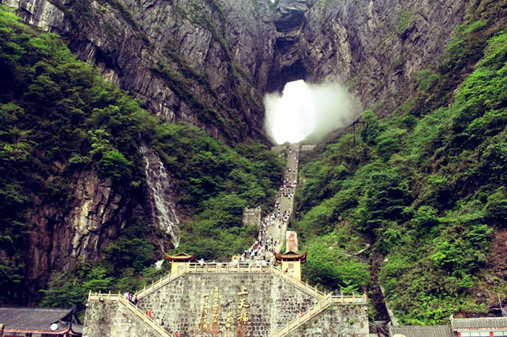 Du Lịch Trung Quốc: Hà Nội - Trường Sa - Trương Gia Giới - Phượng Hoàng Cổ Trấn - Thiên Môn Sơn - Hồ Bảo Phong 5 Ngày 5 Đêm Bay Qingdao Airlines