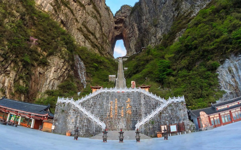 Tour Trung Quốc: Đà Nẵng - Hà Nội - Trương Gia Giới - Miêu Trại - Phượng Hoàng Cổ Trấn - Thiên Môn Sơn - Hồ Bảo Phong 5 Ngày, Bay Charter Vietjet Air