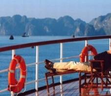 Tour du thuyền Hạ Long: Du thuyền Emeraude Hạ Long 2 Ngày