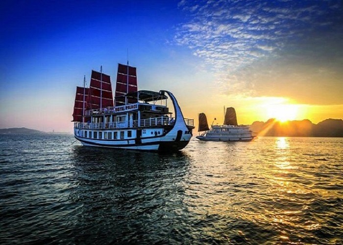 Hà Nội - Hạ Long + Du thuyền Royal Palace Cruises 2N1Đ