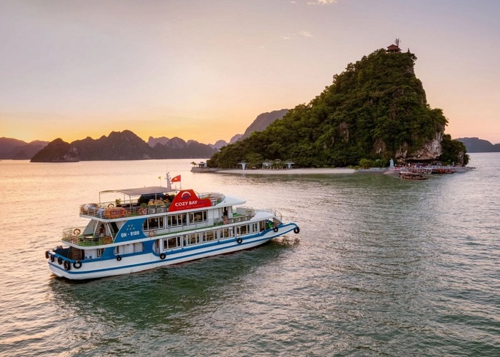Tour du thuyền 5* Cozy Bay Premium 1N thăm Vịnh Hạ Long