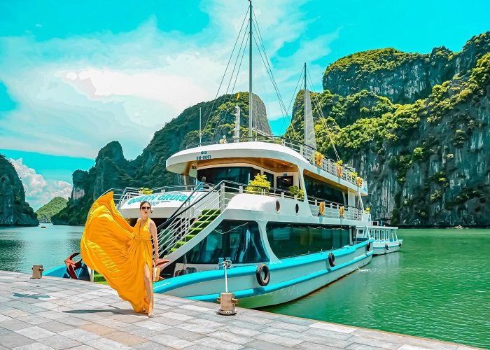 Tour du thuyền 5* Queen 1N thăm Vịnh Hạ Long