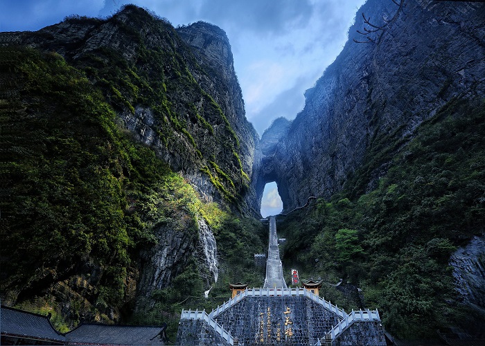 Tour Trung Quốc 5N4Đ: Từ HCM - Nghi Xương - Trương Gia Giới - Phượng Hoàng Cổ Trấn, Bay Qingdao Airlines + KS 4*
