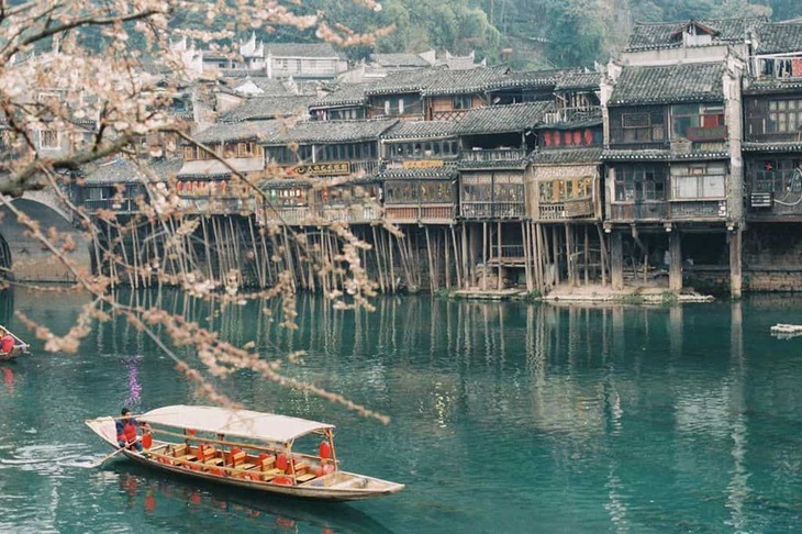 Du Lịch Trung Quốc: Hà Nội - Ân Thi - Phượng Hoàng Cổ Trấn - Trương Gia Giới 6 Ngày Bay Vietnam Airlines