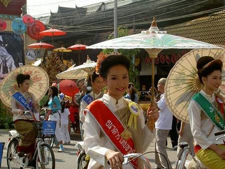Những chiếc váy nữa tính
